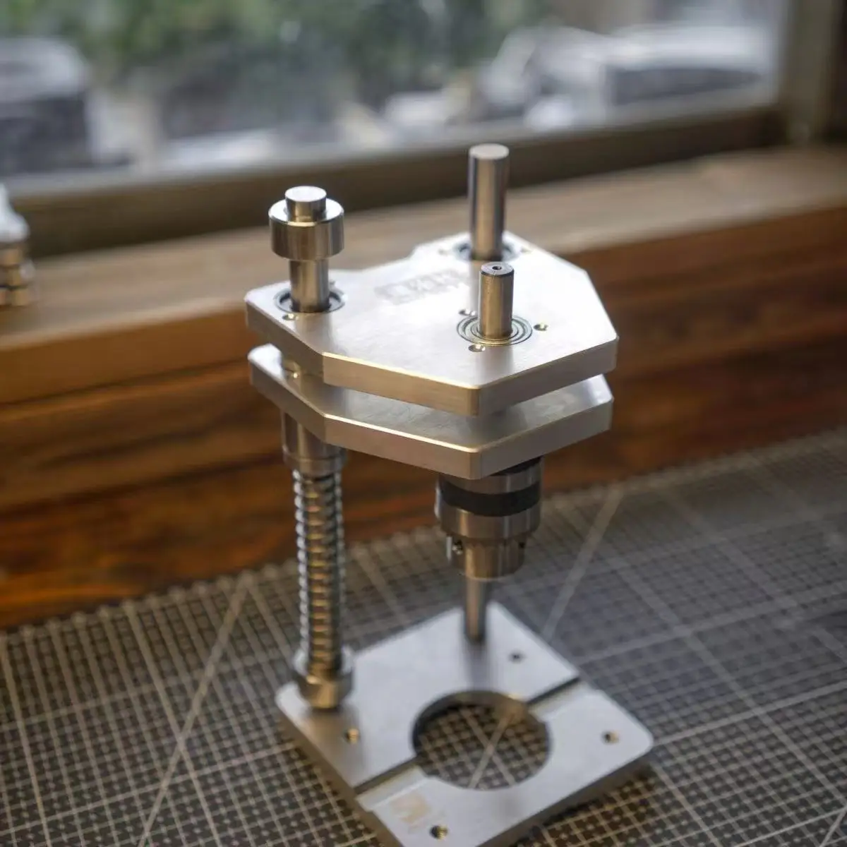 حامل حفر عمودي عالي الدقة - حا - مراجعة Drill Press وسعره